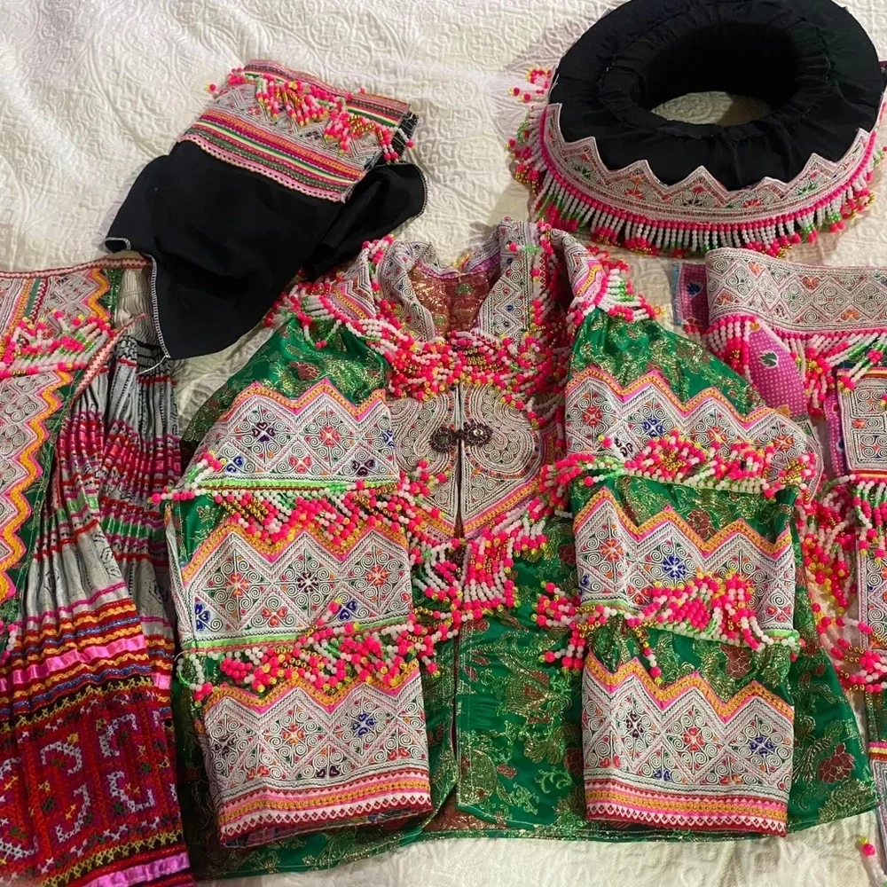 Vintage Hmong Chinese - Picture 1 of 7